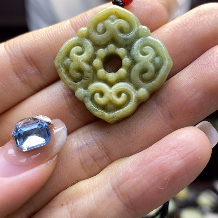 *****蛇纹石玉未镶嵌颈饰