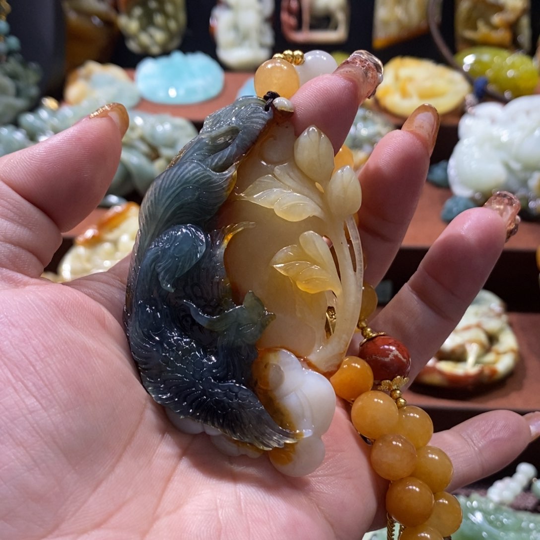 蛇纹石玉颈饰未镶嵌