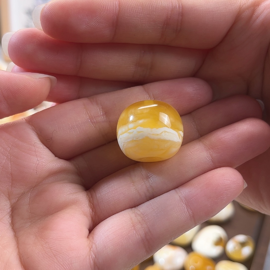 琥珀颈饰未镶嵌大***持金瓷白溶洞虎皮纹一线天蜜蜡胖墩子吊坠