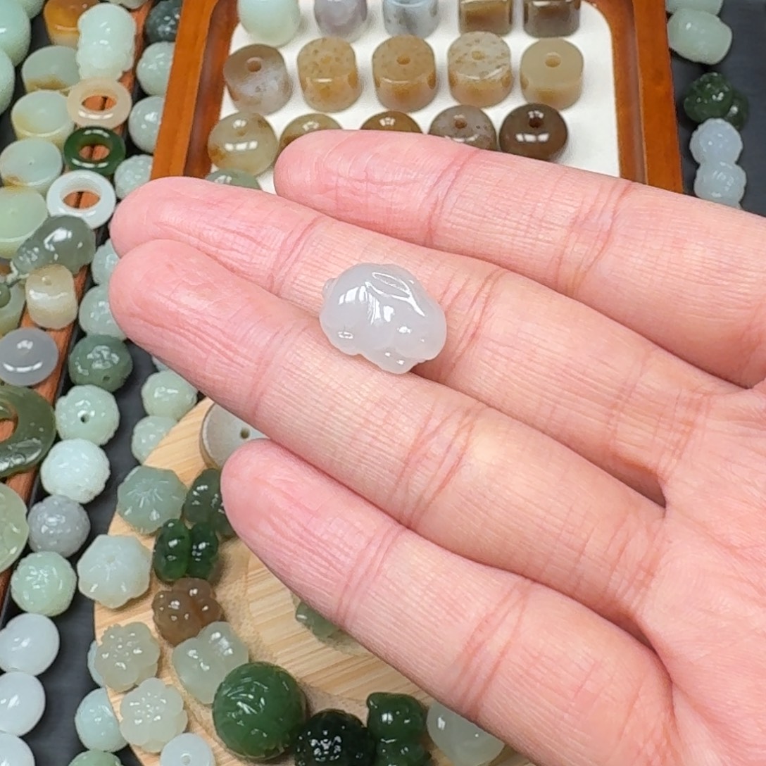 幸***物和田玉未镶嵌颈饰