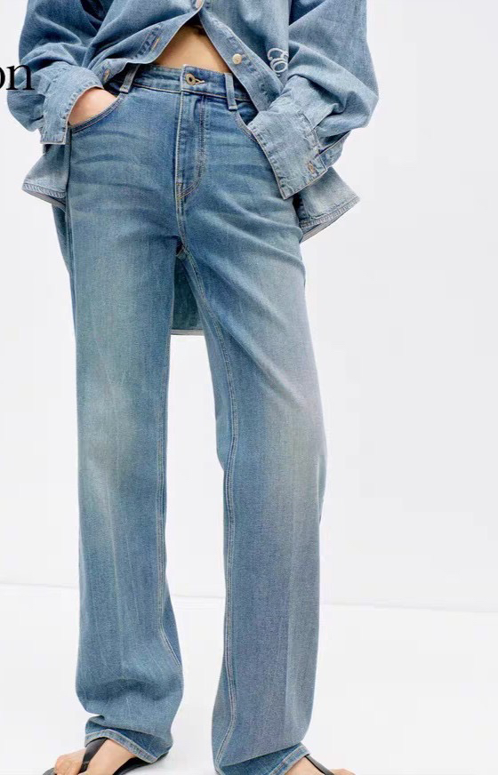 C222 高腰浅蓝质感后兜玫瑰花刺绣牛仔裤