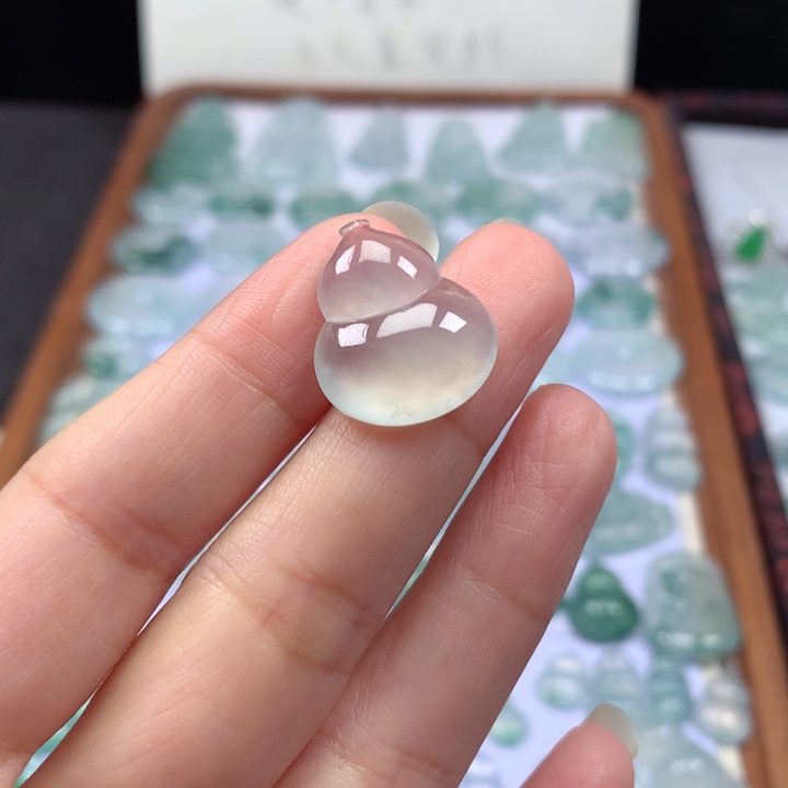 颈饰未镶嵌翡翠高冰葫芦