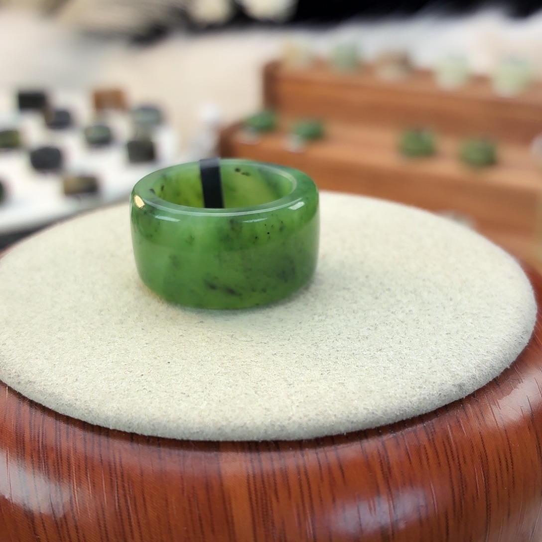 陶***夭和田玉未镶嵌戒指i14碧玉圆切18.6mm