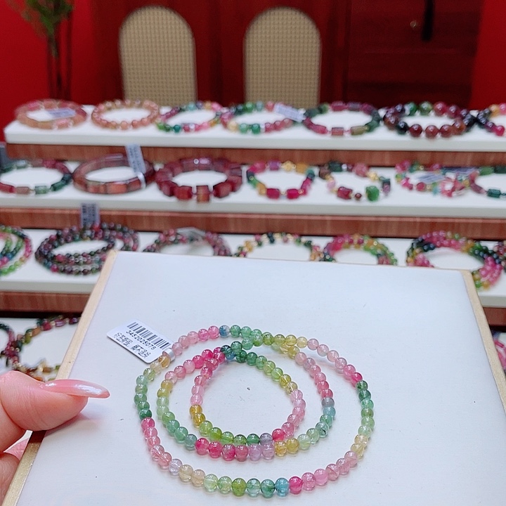 未镶嵌颈饰碧玺多样性发其一