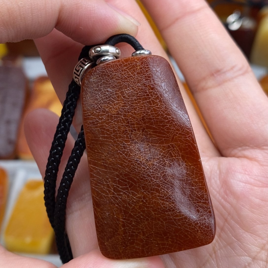 琥珀吊坠(赠链)未镶嵌