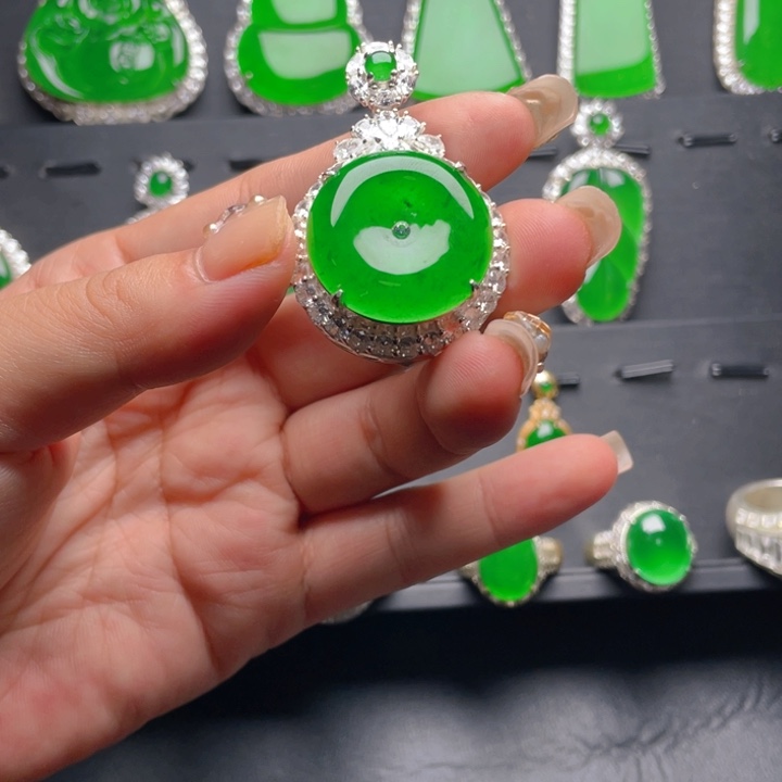 翡翠颈饰未镶嵌翡翠吊坠