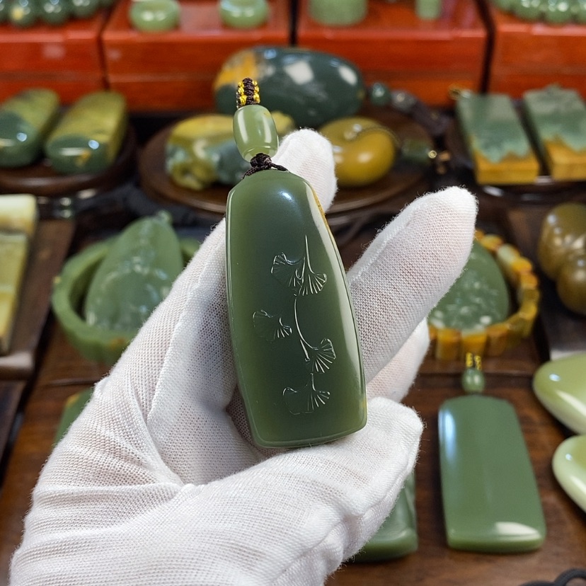 【闪购商品】岫岩河磨玉（透闪石质玉）颈饰未镶嵌空**兰