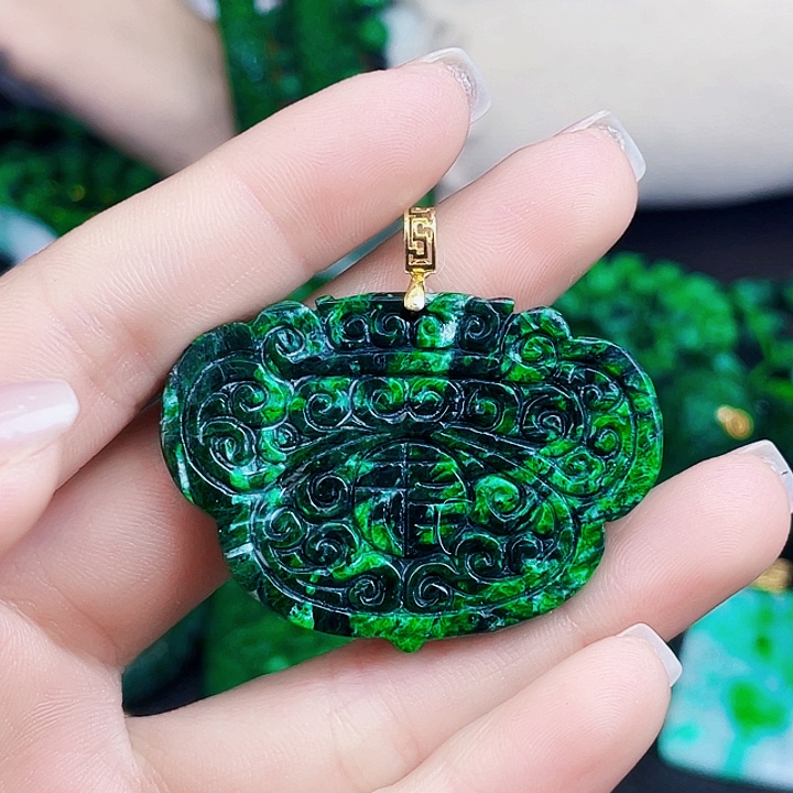 翡翠18K金镶嵌颈饰多样性