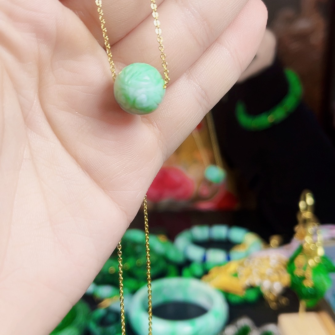 翡翠颈饰未镶嵌吊坠