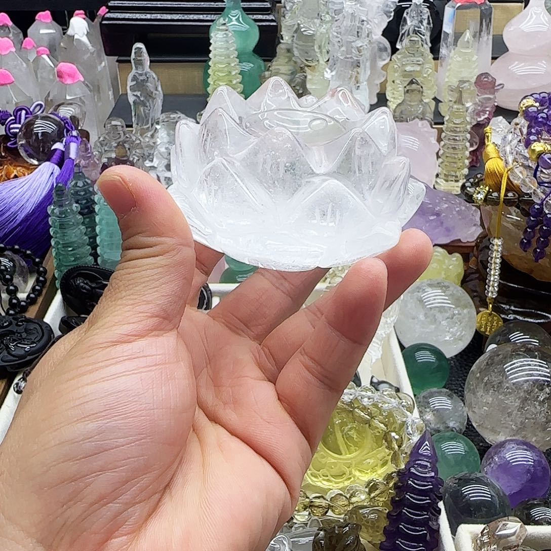 轩***宇水晶车挂未镶嵌摆件