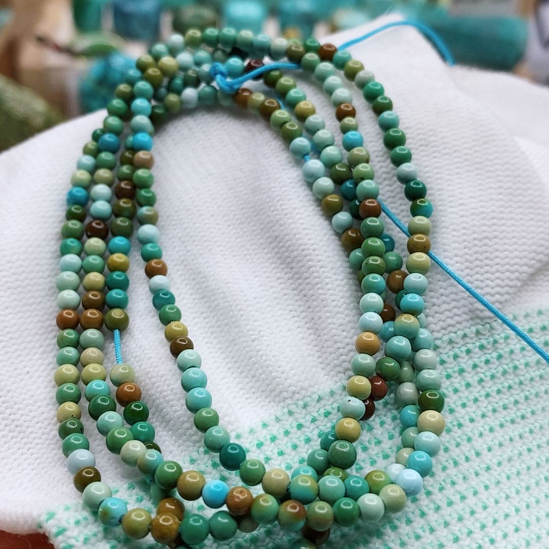 绿松石颈饰未镶嵌