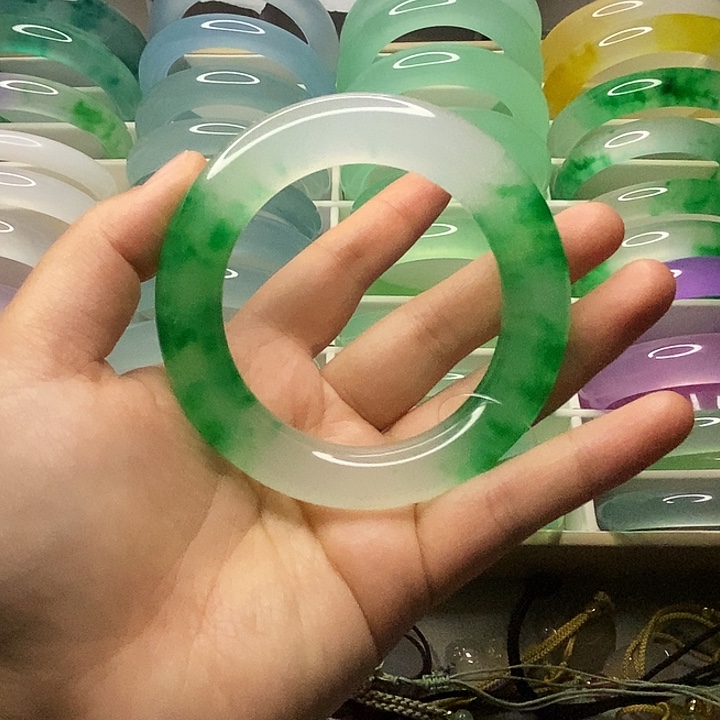 石英质玉未镶嵌手镯