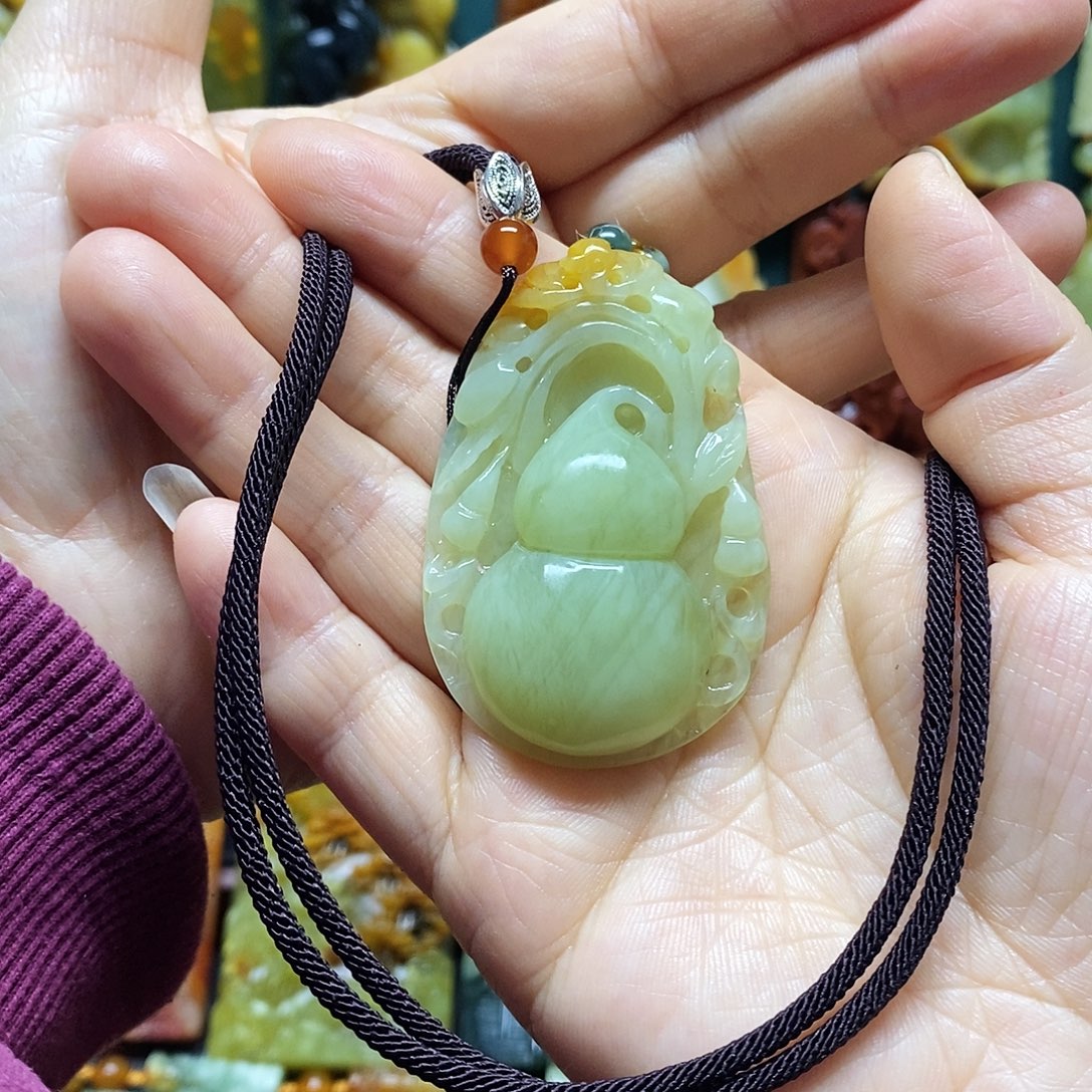 岫玉未镶嵌吊坠(赠链)