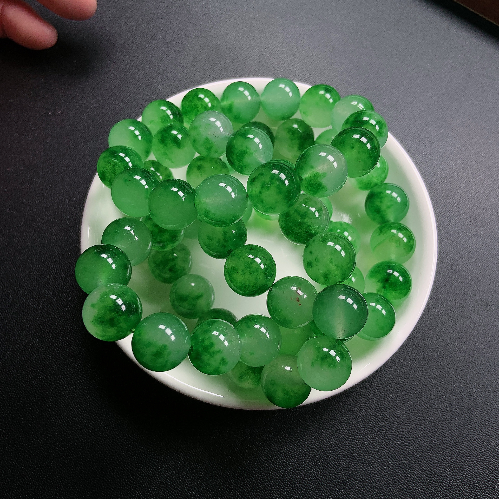 天然卡14mm左右飘绿手串