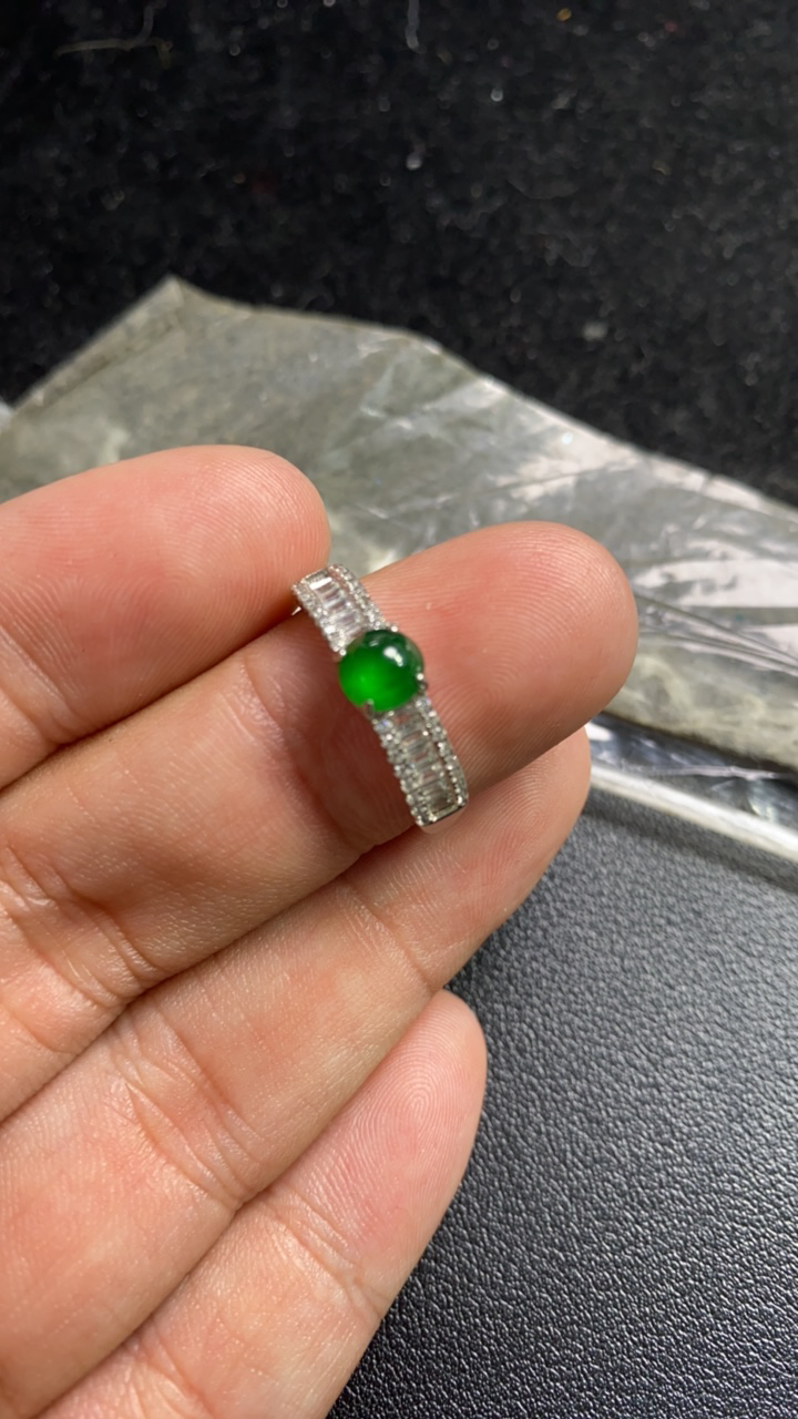 天然A货绿蛋面戒指