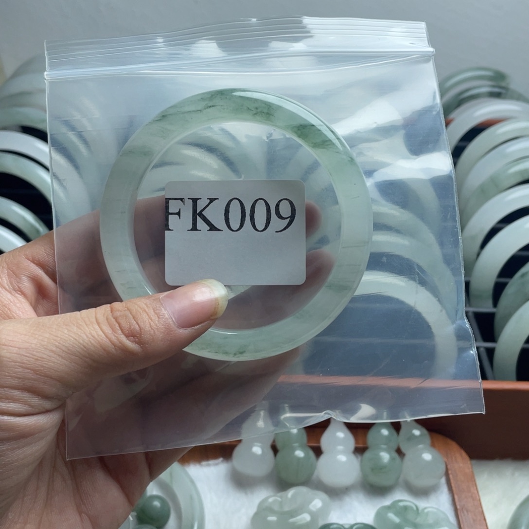 石英质玉（天山翠）未镶嵌手镯