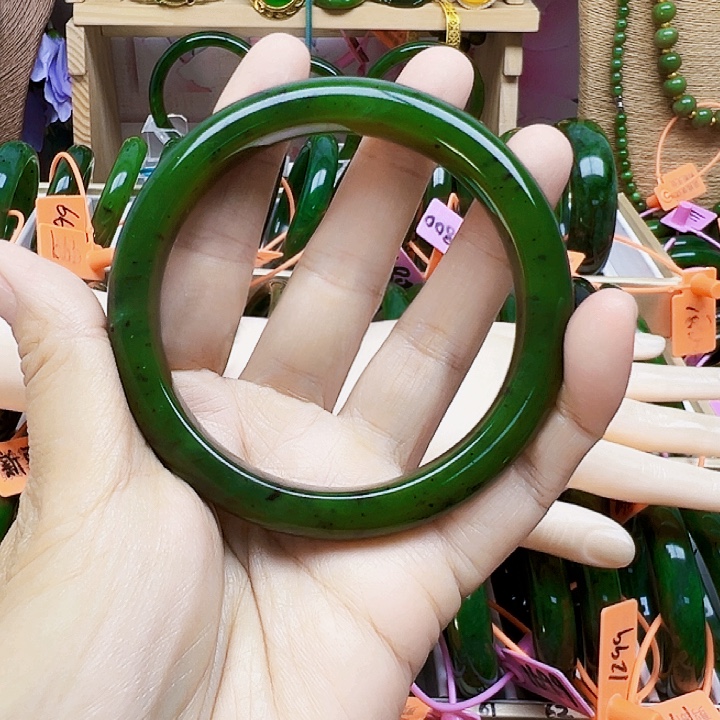 贾***娥和田玉未镶嵌手镯