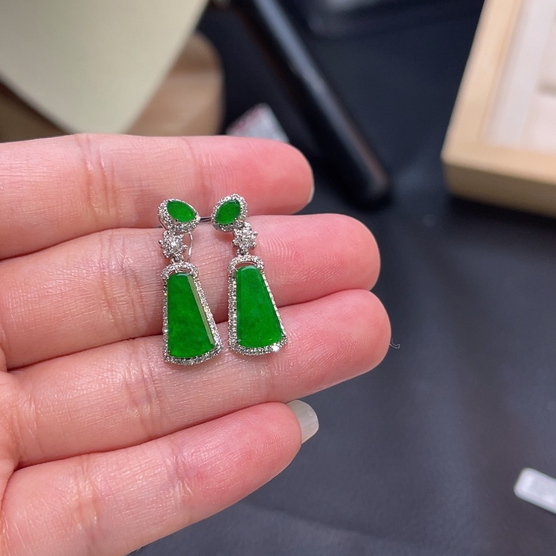 翡翠18K金镶嵌耳饰辣阳绿无事牌耳坠