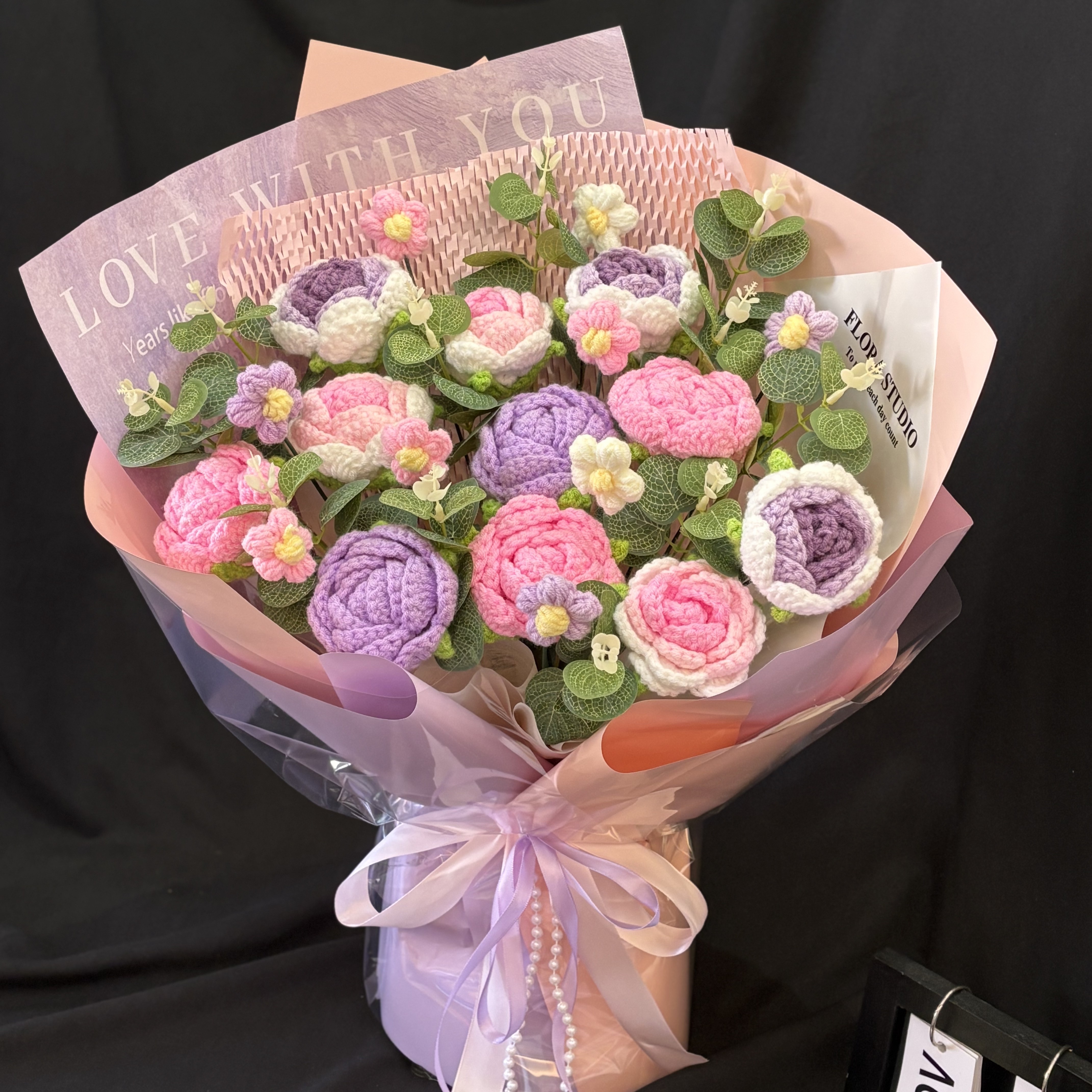 【只为遇见】11 朵玫瑰手工毛线花束送女朋友妈妈闺蜜生日礼物 