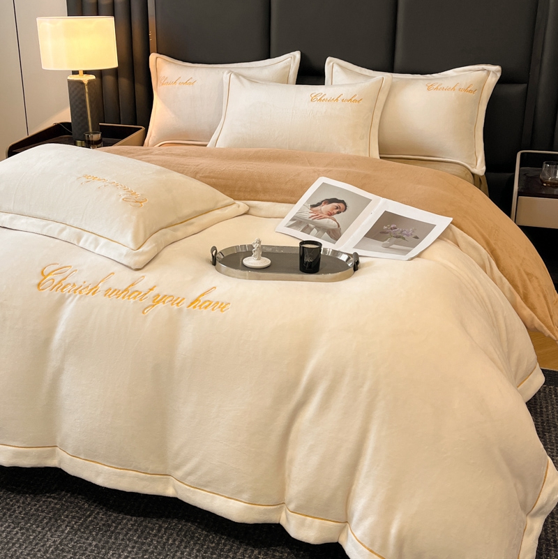 冬季加厚防寒保暖床品防静电可机洗牛奶绒绣花被罩直角床单四件套