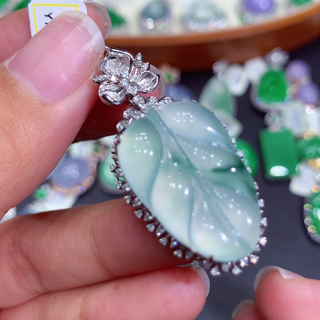 翡翠吊坠(不含链)18K金镶嵌