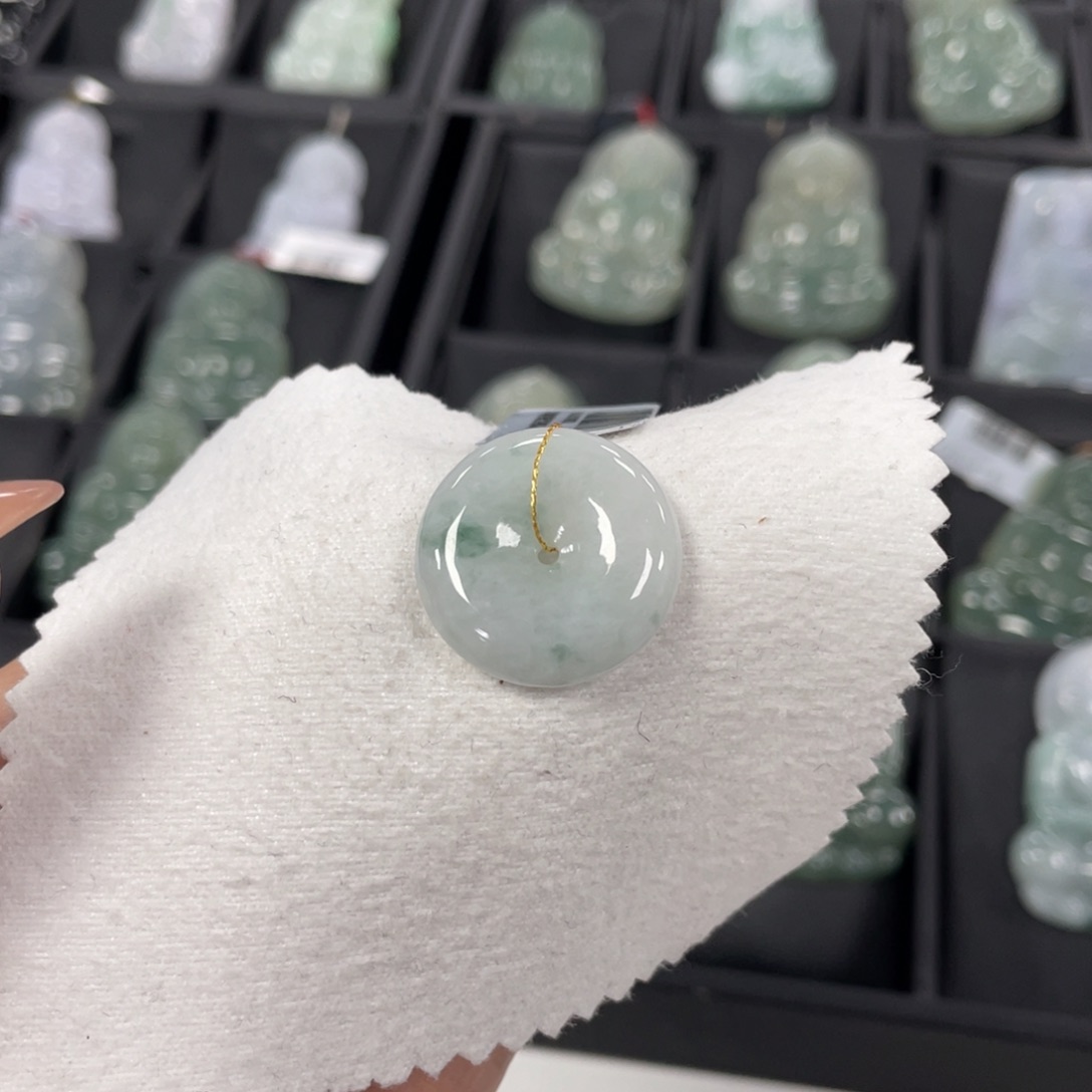 翡翠未镶嵌颈饰平安扣