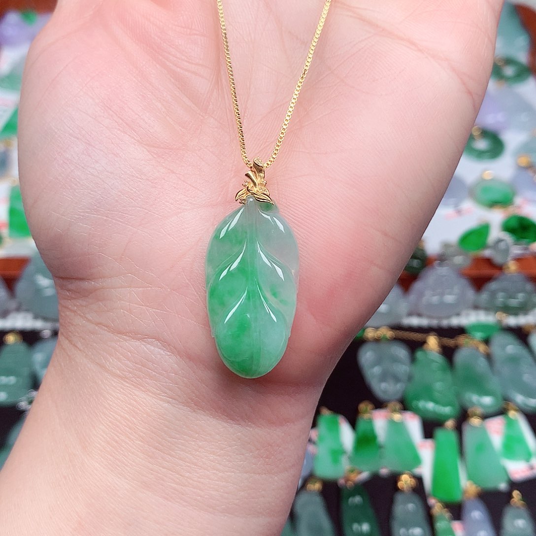 翡翠颈饰18K金镶嵌天然翡翠A货