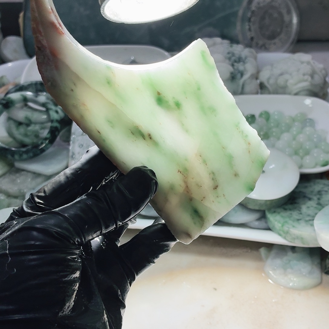 翡翠未镶嵌颈饰边角料