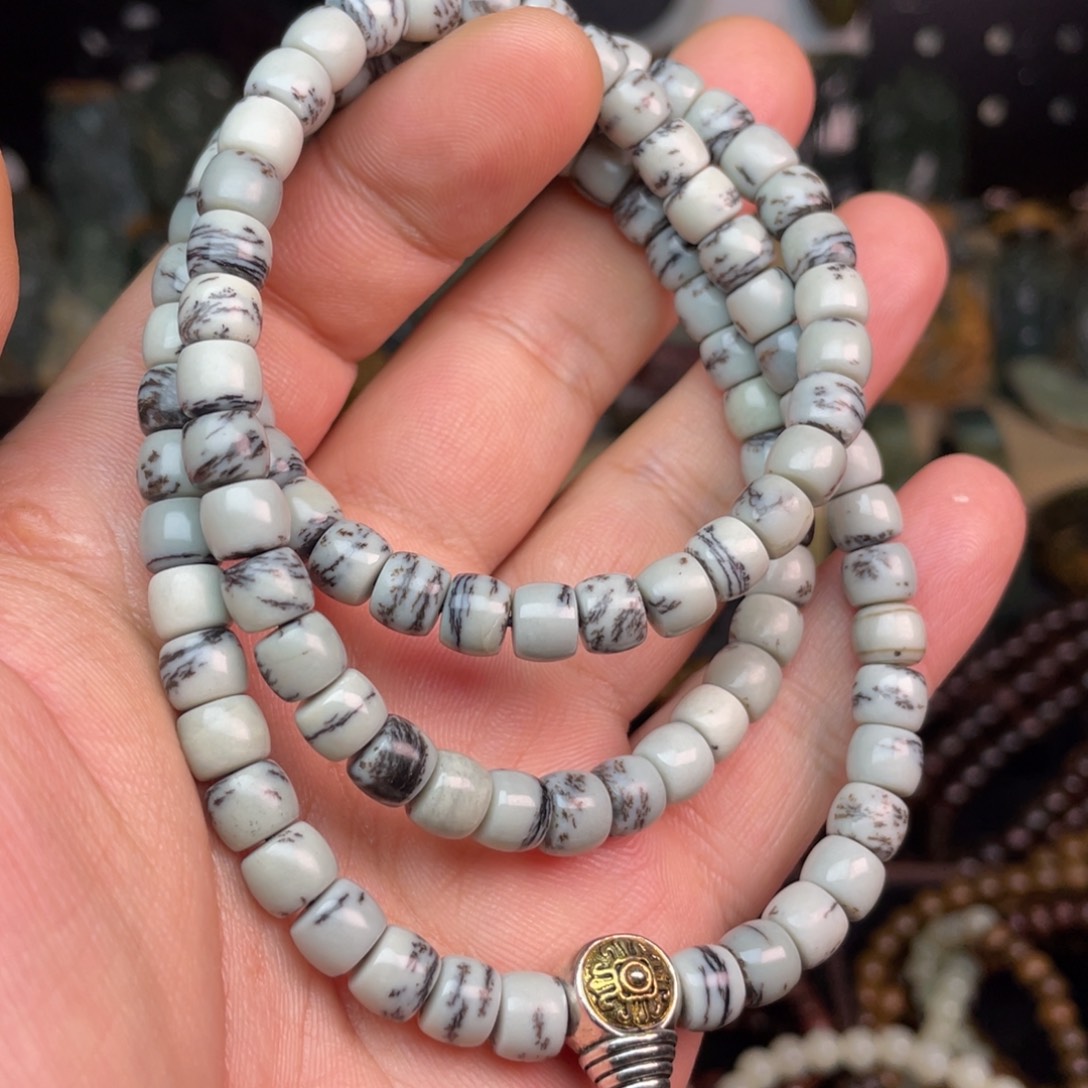 透闪石质玉未镶嵌颈饰7×6