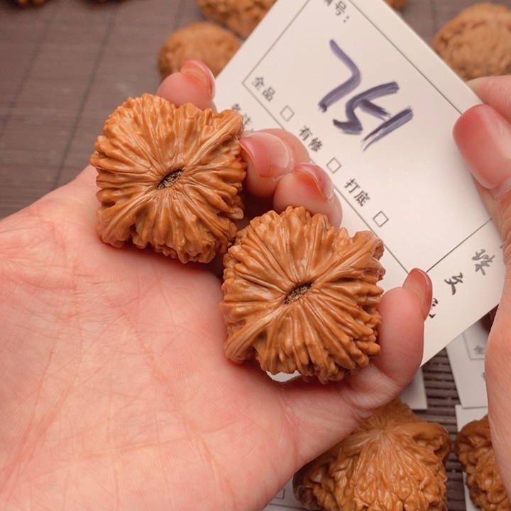 文玩核桃吊坠40楼子751
