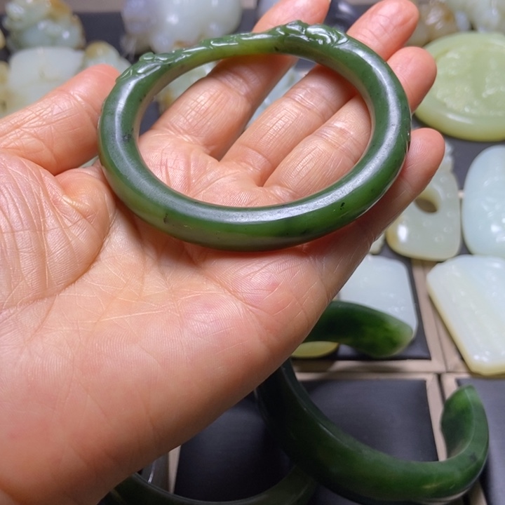 8***1和田玉未镶嵌挂件