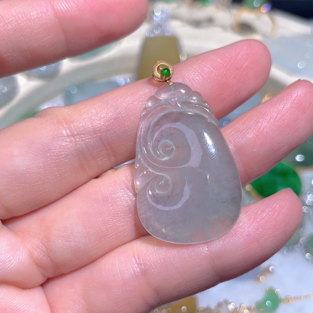 翡翠颈饰18K金镶嵌翡翠