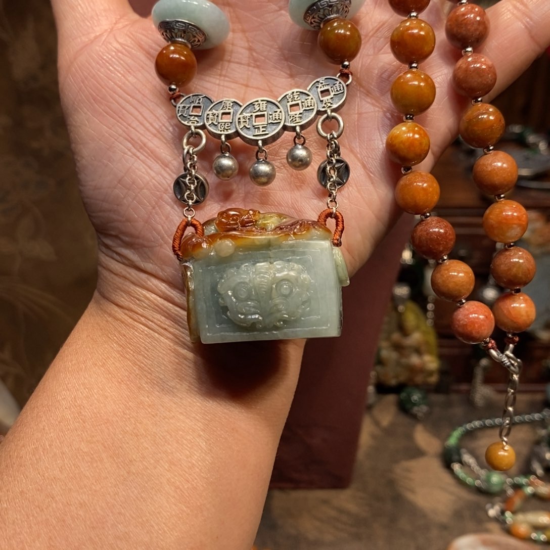 翡翠吊坠(赠链)未镶嵌