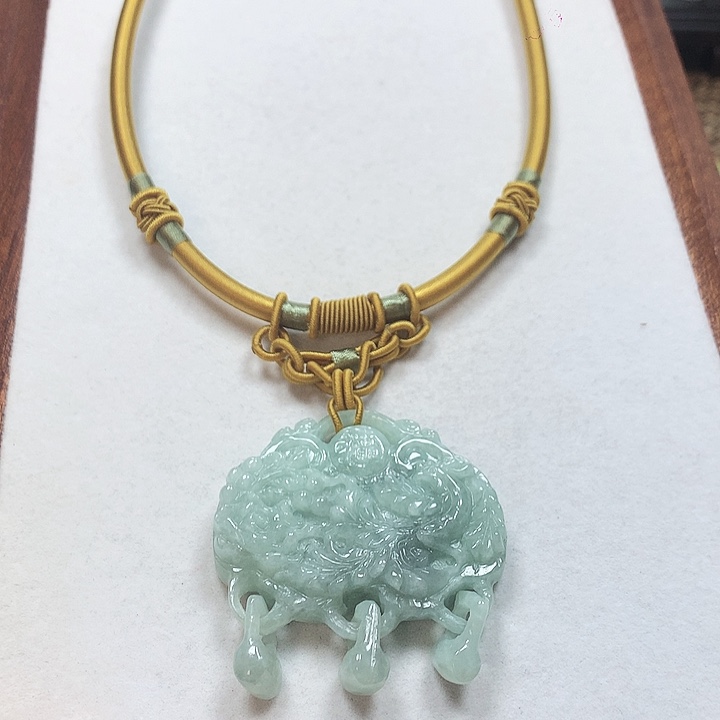 翡翠颈饰未镶嵌吊坠