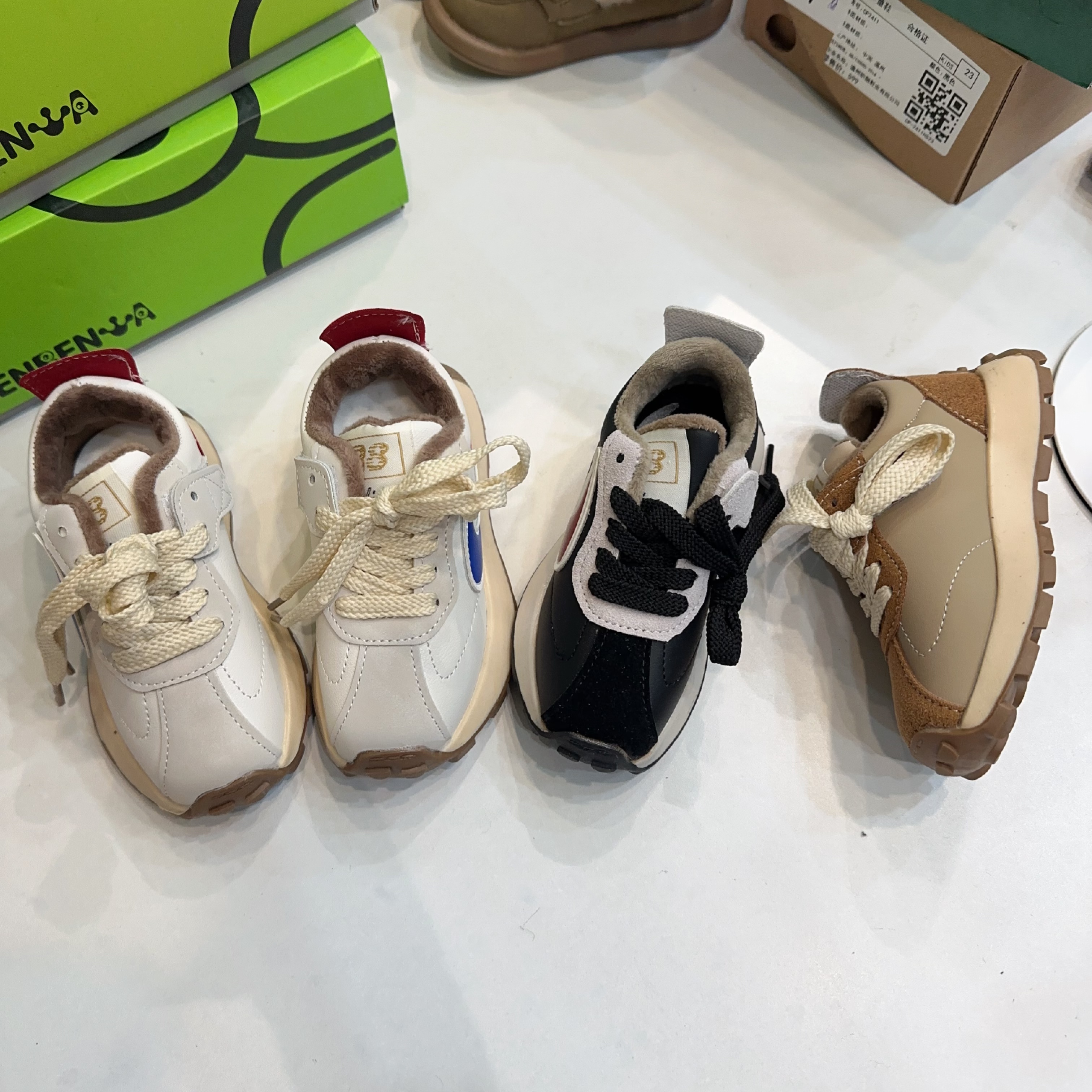 儿童2024冬季新款软底防滑男童运动鞋皮面加绒女童阿甘鞋1707