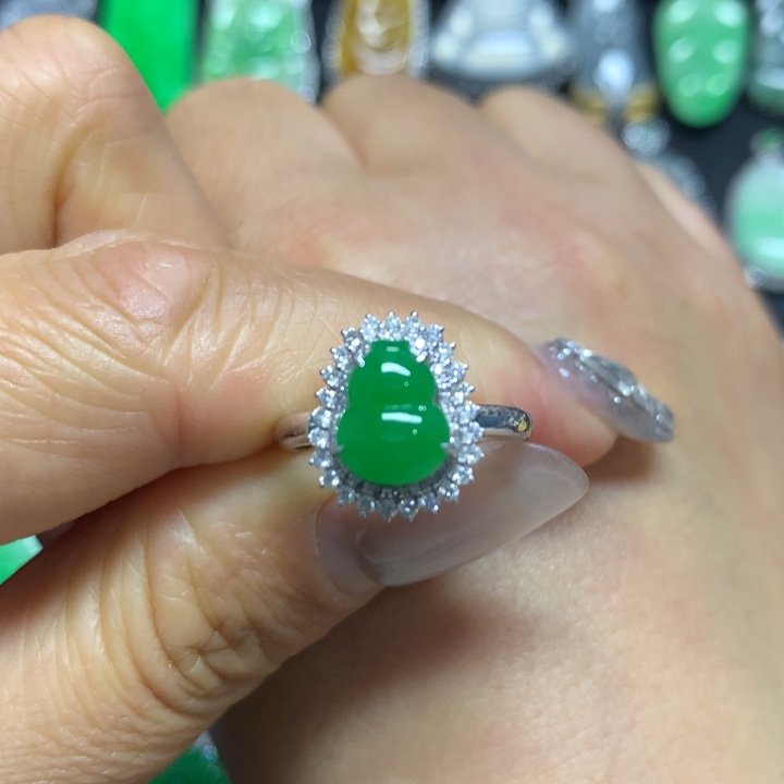 【闪购商品】翡翠颈饰18K金镶嵌戒指