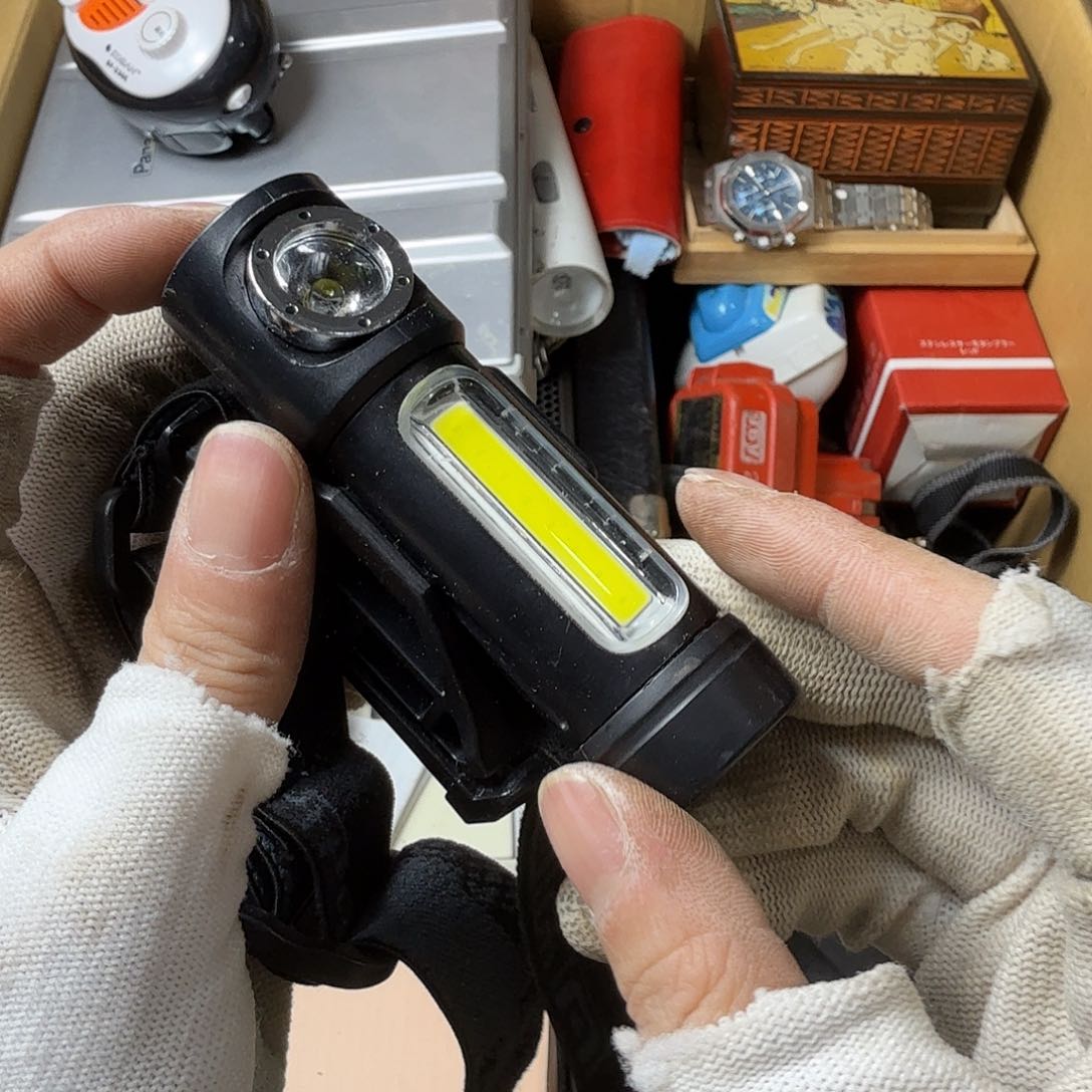 t**a中古商品，瑕疵品，不保好坏。479