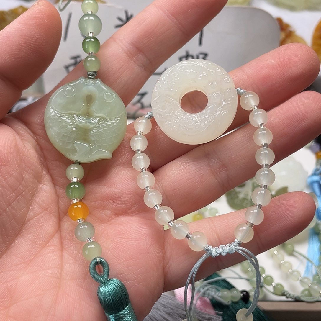 一***意蛇纹石玉未镶嵌颈饰