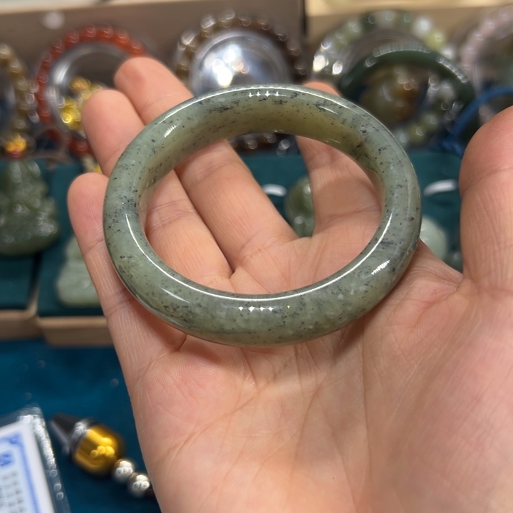 和田玉手镯未镶嵌53.4圈围10687