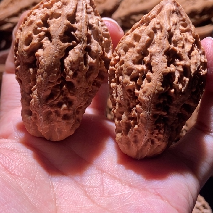 文玩核桃吊坠楸玥核40