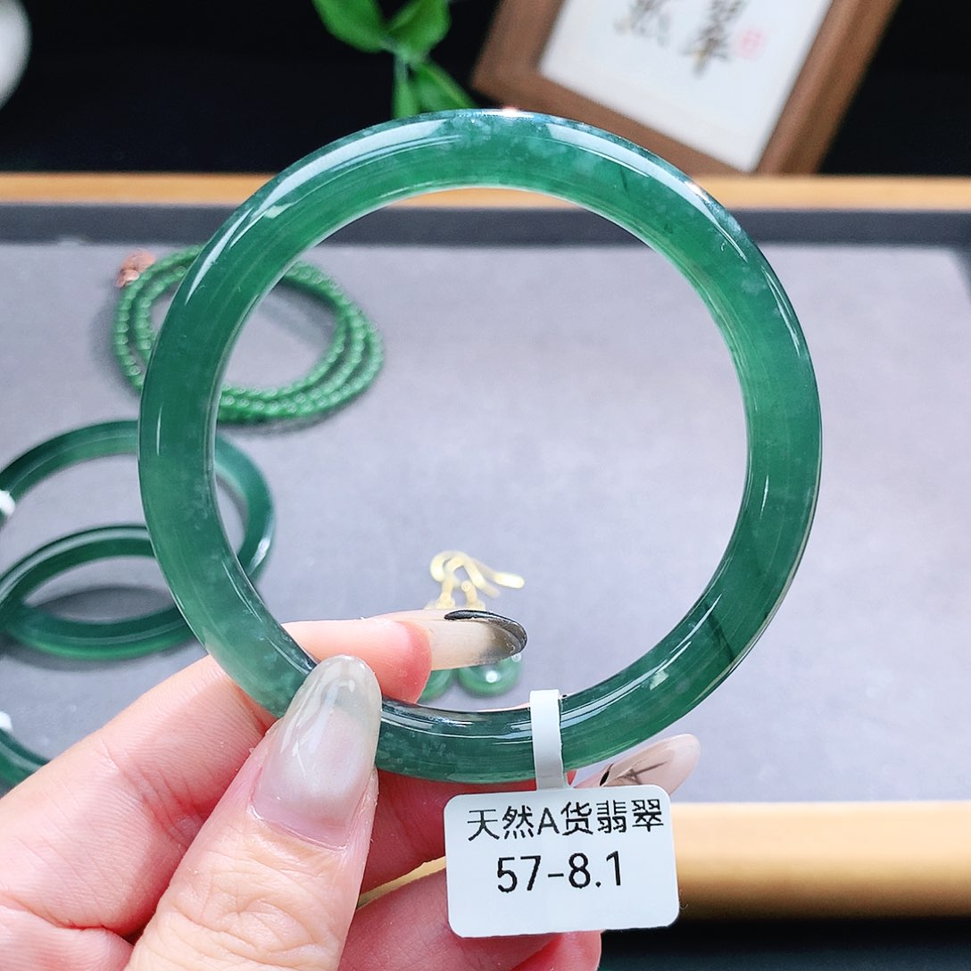 翡翠手镯（圆镯）未镶嵌