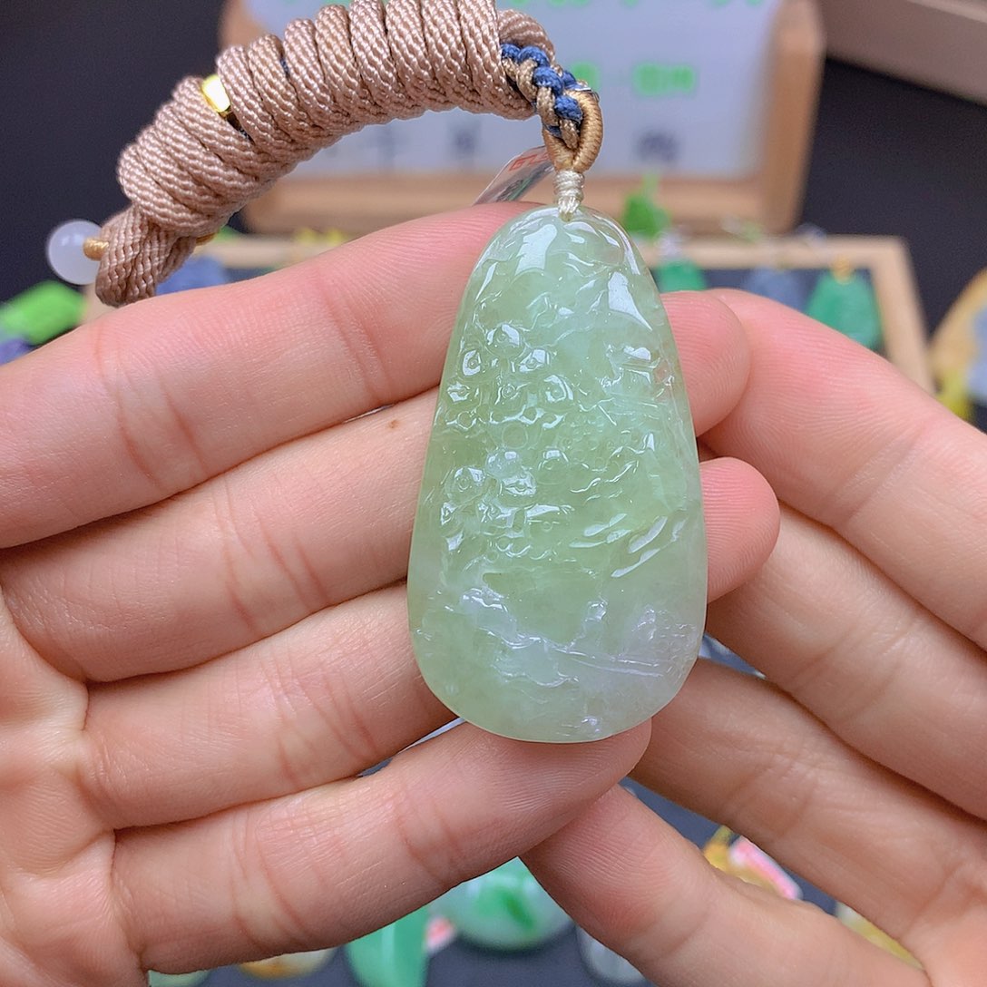 翡翠颈饰未镶嵌翡翠