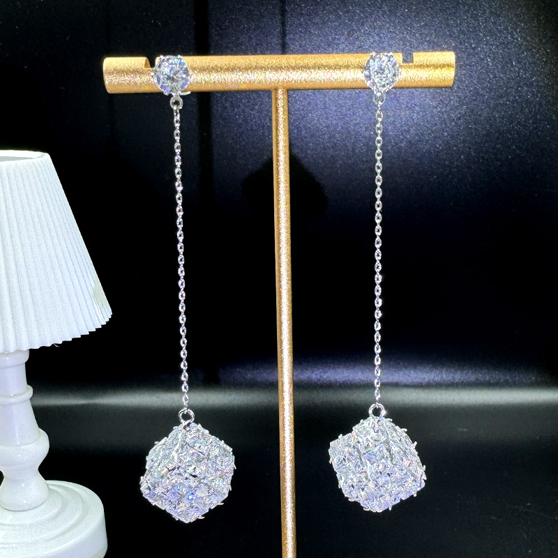 铜合金耳饰 优雅大气长款超闪锆石流苏耳环女精致高级感耳坠耳钉