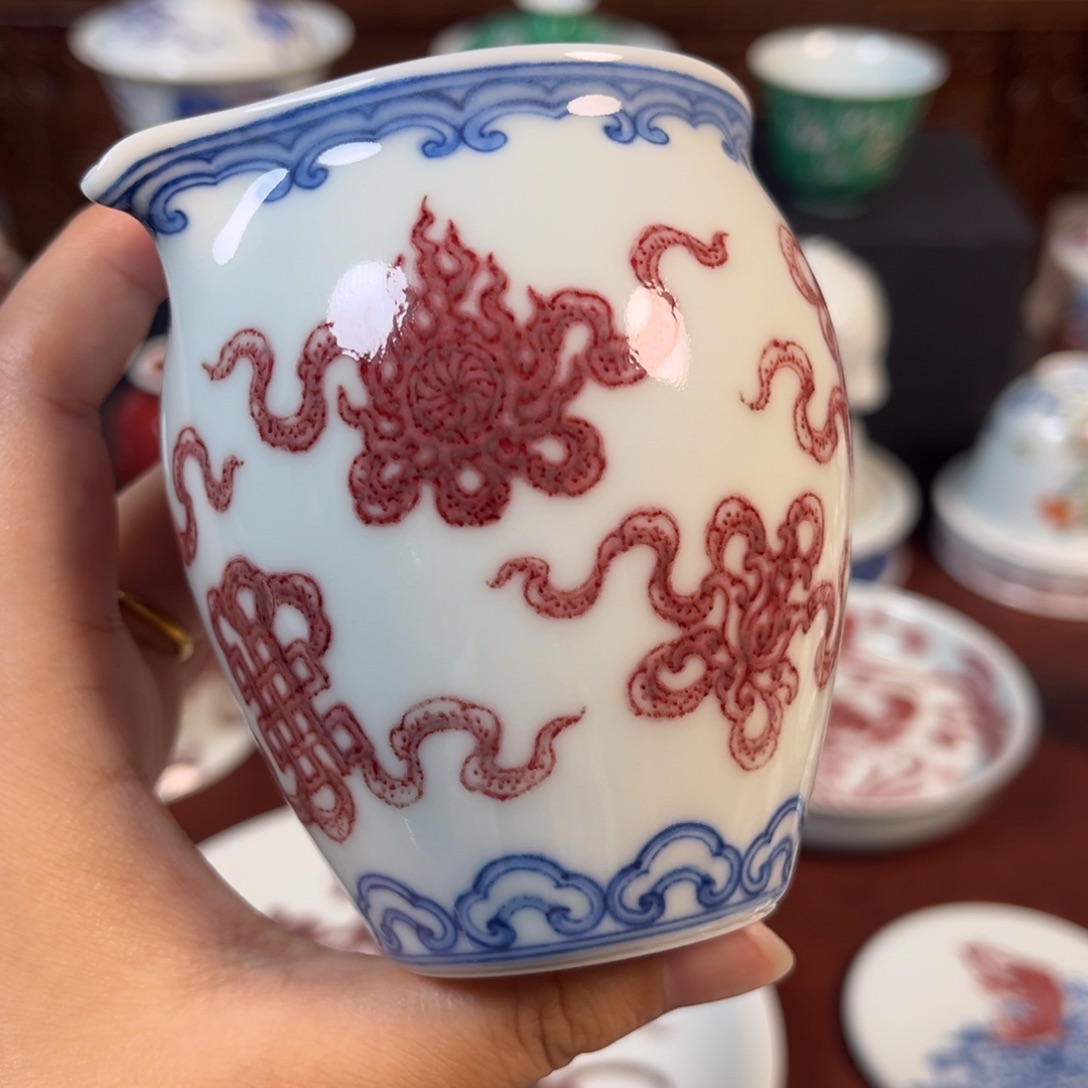 青花釉里红藏八宝公道杯