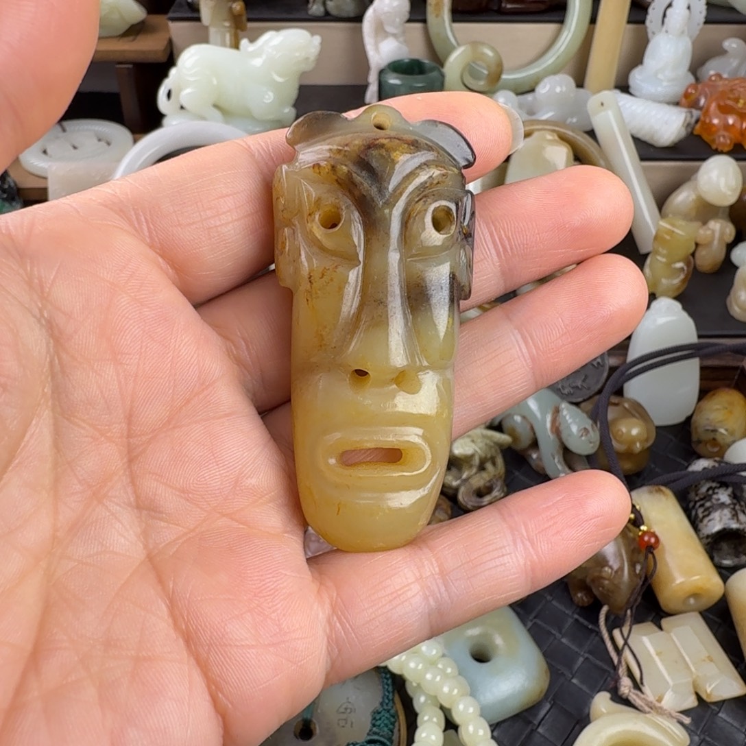 猫****和田玉未镶嵌颈饰