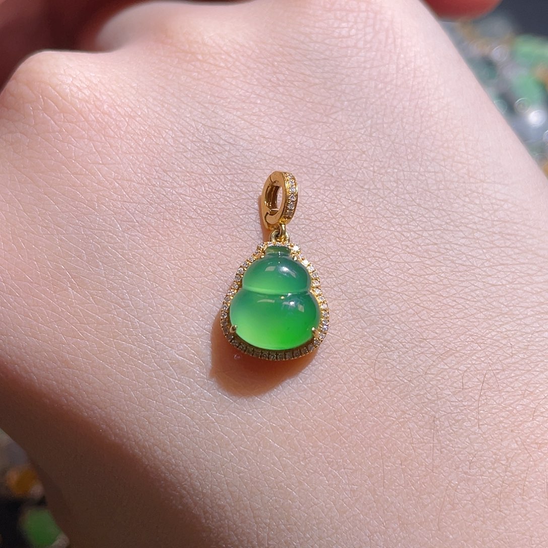 翡翠颈饰18K金镶嵌嘟**?吊坠