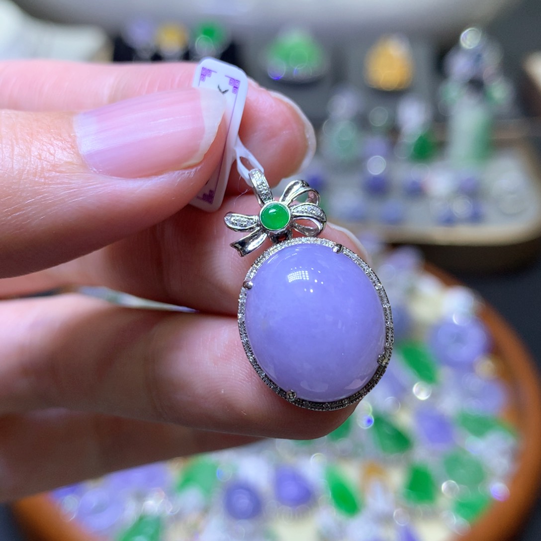 【闪购商品】翡翠颈饰18K金镶嵌翡翠吊坠项链