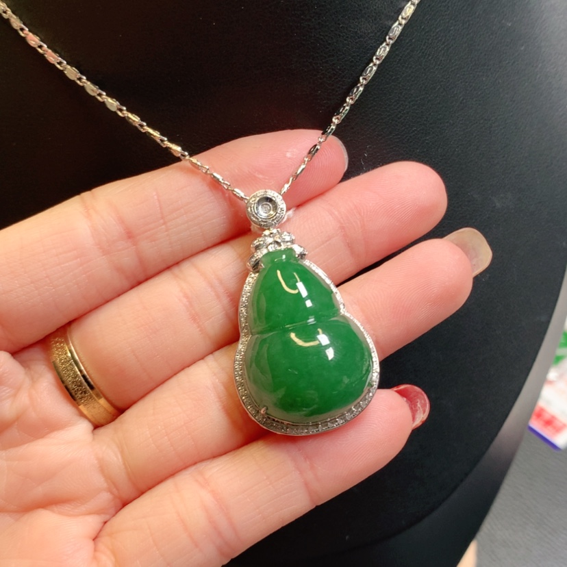 【闪购商品】翡翠吊坠(赠链)18K金镶嵌