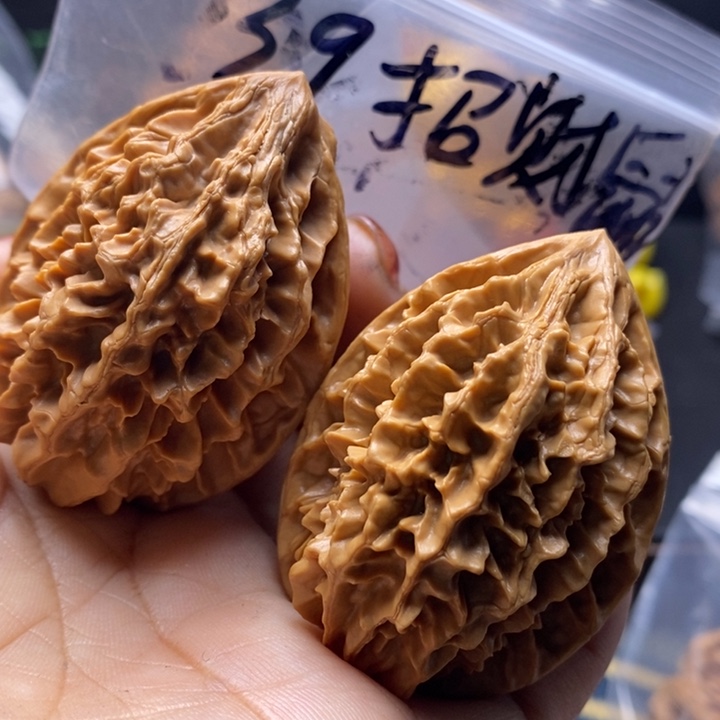 文玩核桃吊坠招财鼠