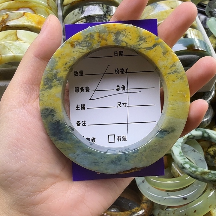 猪****蛇纹石玉未镶嵌岫玉蛇纹石手镯
